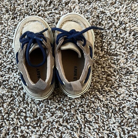 Toddler Old Navy Slip On Shoes Size: 5C - Picture 3 of 4